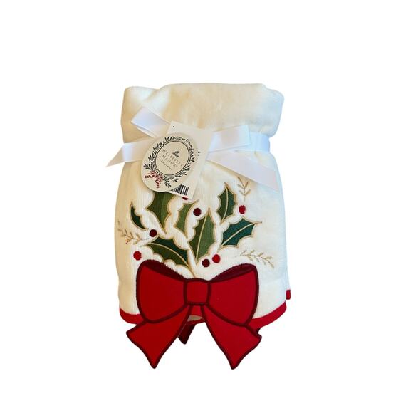 Wellesley Manor Christmas Holly Bow Embroidered Decorative Hand Towel Set of 2 - Picture 9 of 15